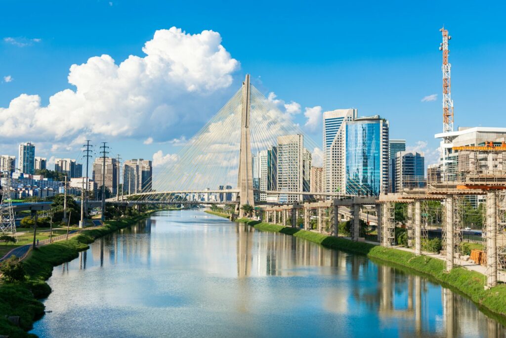 נהר וגורדי שחקים בסאו פאולו
